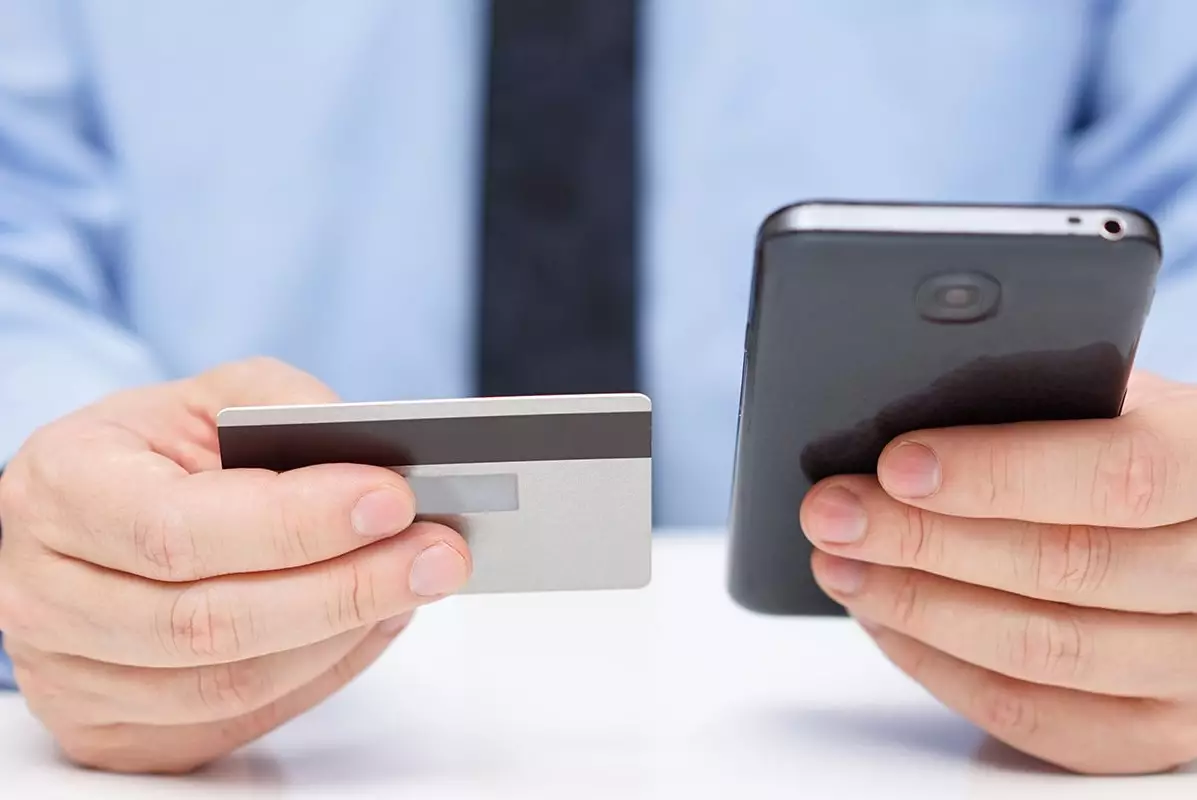 Международные переводы из РК: кто получает больше всего и куда уходят деньги