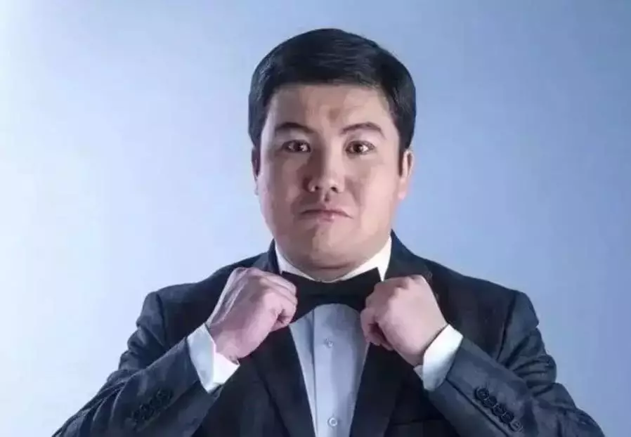 Өскемендегі концертін бір күнге шегерген Тұрсынбек Қабатовқа көреремен ренішін жазды