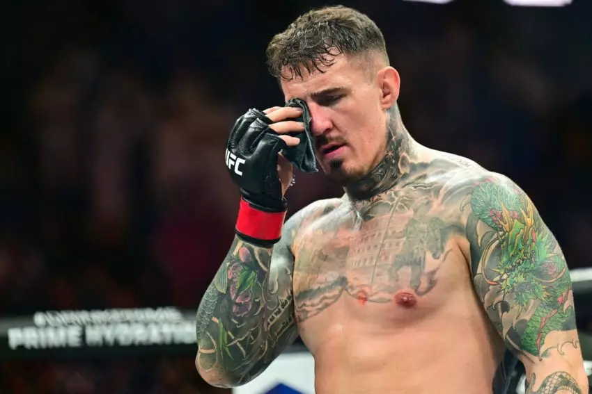 "Ештеңе көрмейді": Аспиналлдың әкесі Ганмен болған жекпе-жектен кейінгі ұлының жағдайын айтты