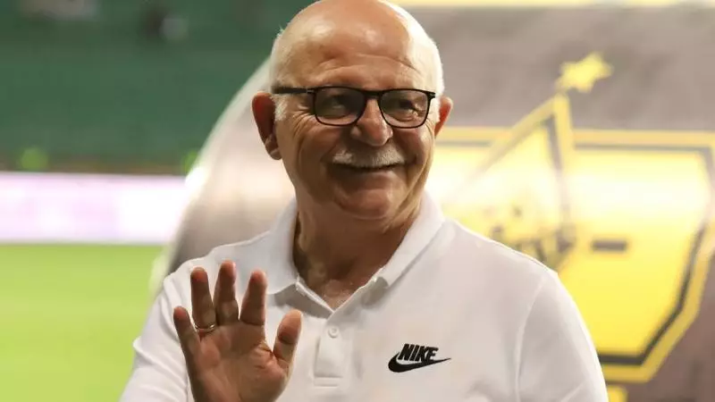 Атақты шабуылшы Евстафий Пехлеваниди 65 жасқа толды