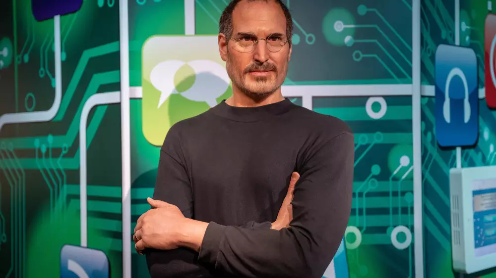 Интересные факты: Стив Джобс легально ездил на Mercedes без номеров