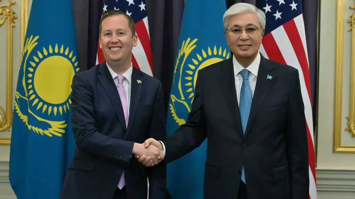 Трамп передал приветствие Токаеву через спецпредставителя США