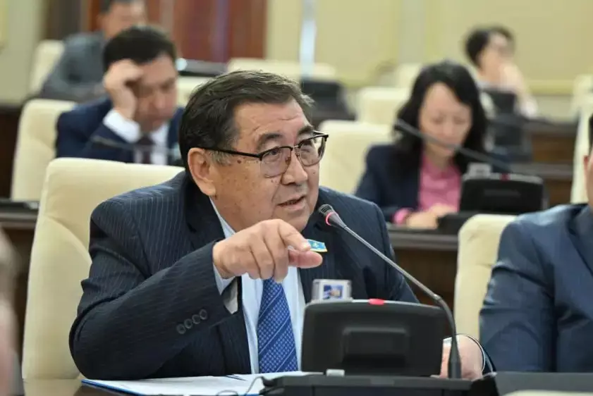 Депутат Бапи обрушился с критикой на "Казпочту": тарифы выросли до 1000%