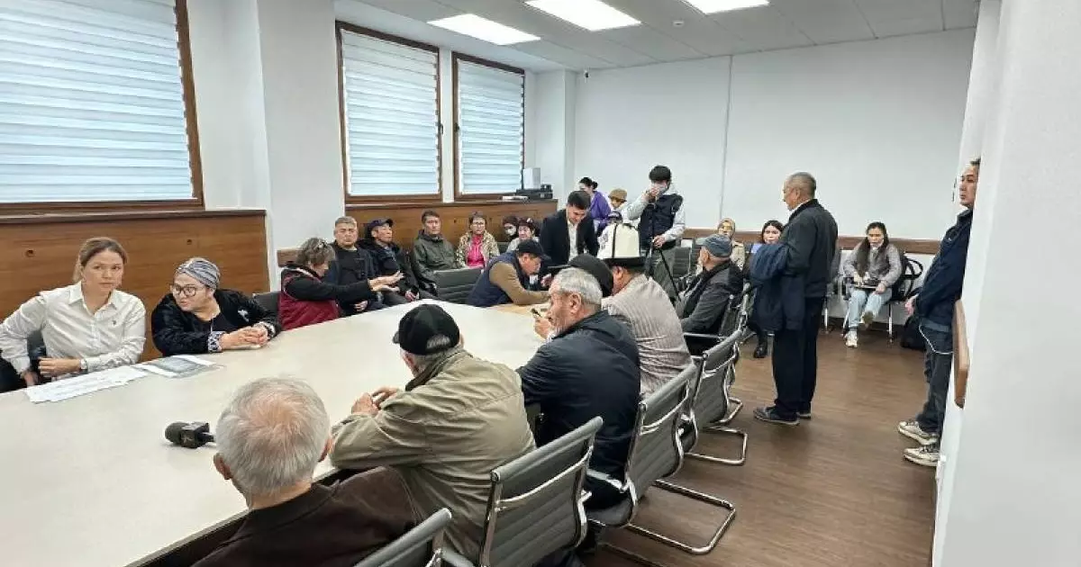  `Балаңды орысша оқытпа, мәңгүрт болып қалады` – Алматыдағы мектеп дауы 