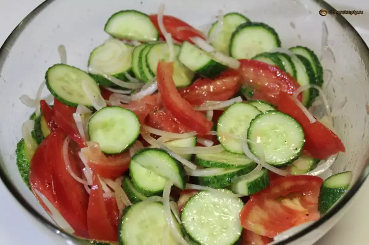 Опасное сочетание: врачи запретили смешивать огурцы с помидорами - новости на Lada.kz 29.10.2025