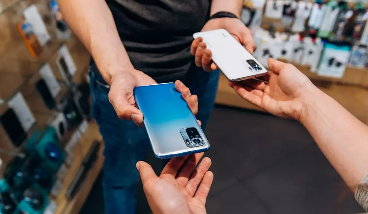 Совет покупателям нелегальных смартфонов дали в МинИИ