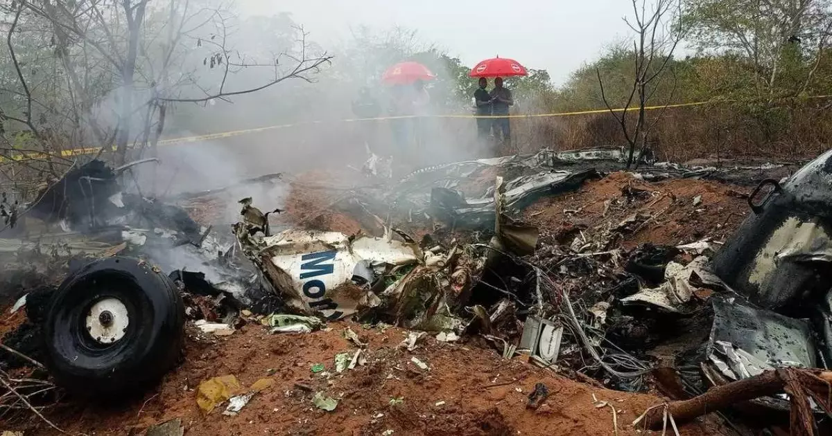  11 адам қаза тапты: Шетелдік туристер отырған ұшақ апатқа ұшырады 