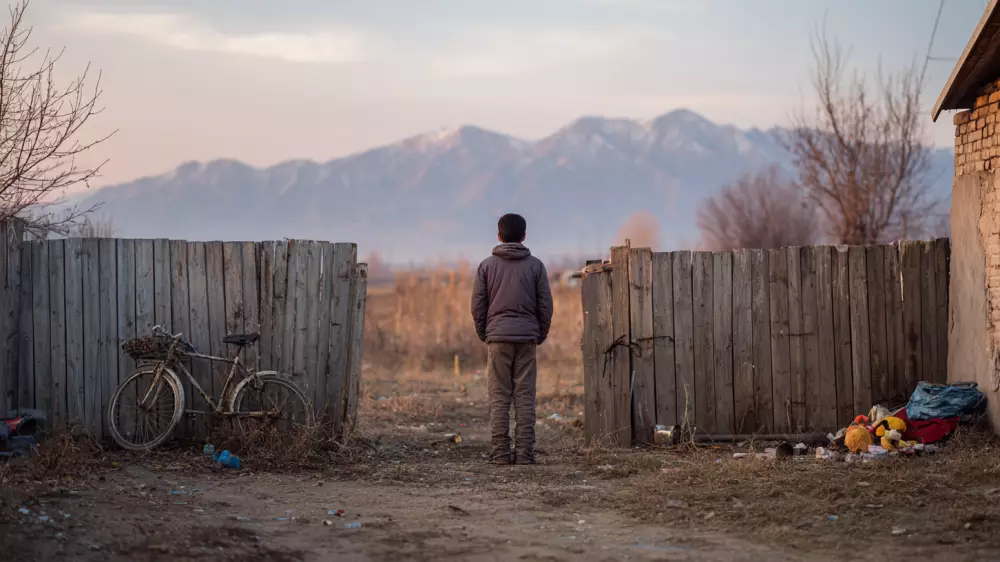 “Он писал, что никому не нужен”: смерть ребёнка всколыхнула посёлок под Алматы