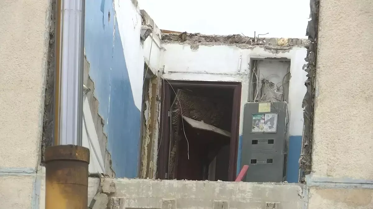 Ақтөбеде жарылыс болған көпқабатты үйдің жартысы тұруға жарамсыз деп танылды