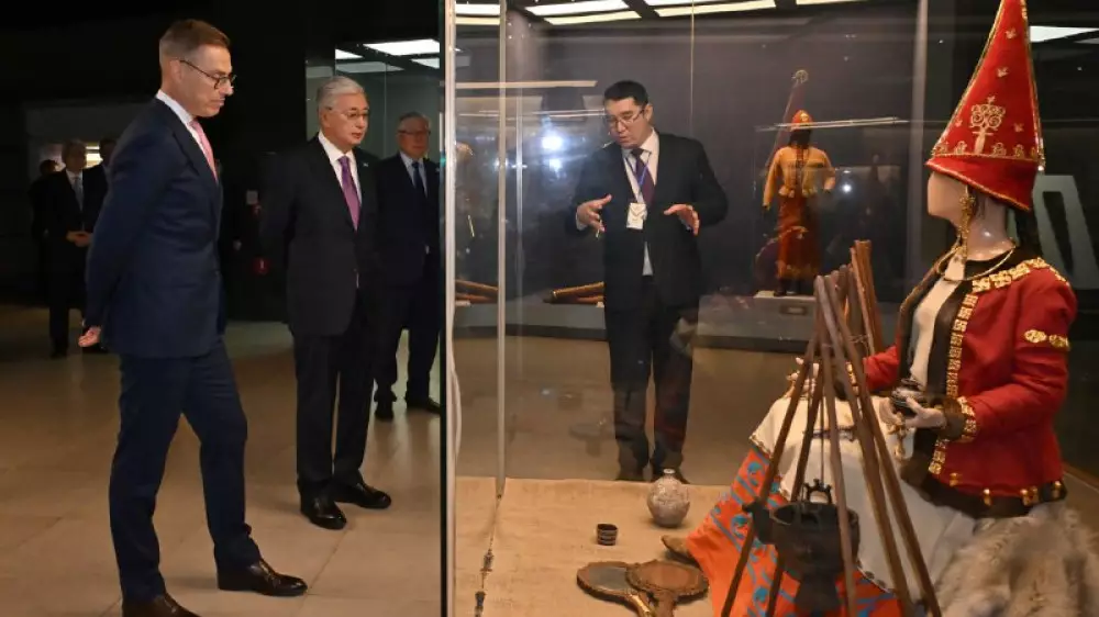 Тоқаев пен Стубб Ұлттық музейге барды