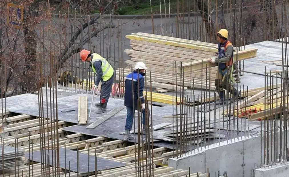 Стройфирму на господрядах лишили лицензии в Алматы