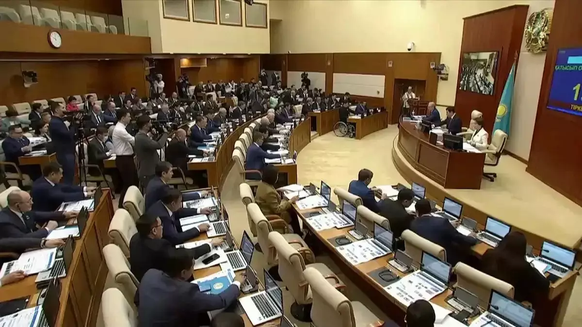 В Казахстане запретят пропаганду ЛГБТ: депутаты вносят поправки в закон