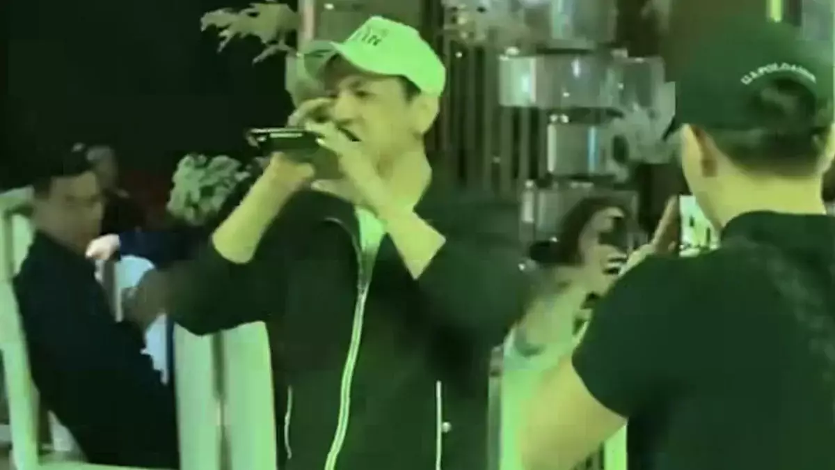 «Сандықтан шықты ма?»: Ерболат Құдайбергеннің тойда ән салып жүрген видеосы тарады (ВИДЕО)