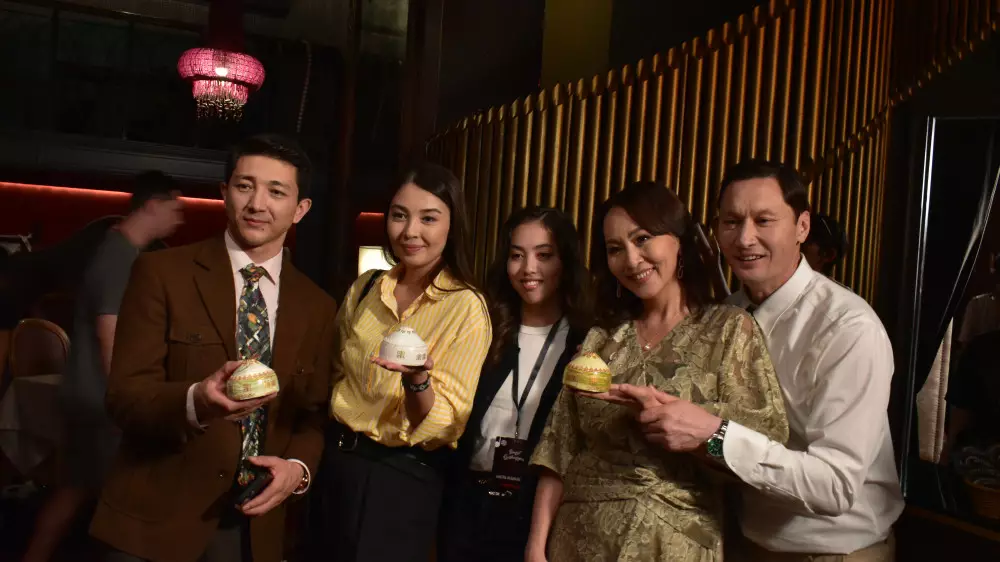 “Бақыт құшағында“: первый джукбокс-мюзикл уже в кинотеатрах Казахстана