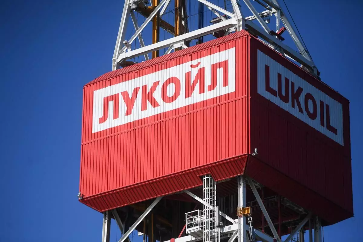 Санкции Трампа вынудили Лукойл принять решение о своей доле в Казахстане.