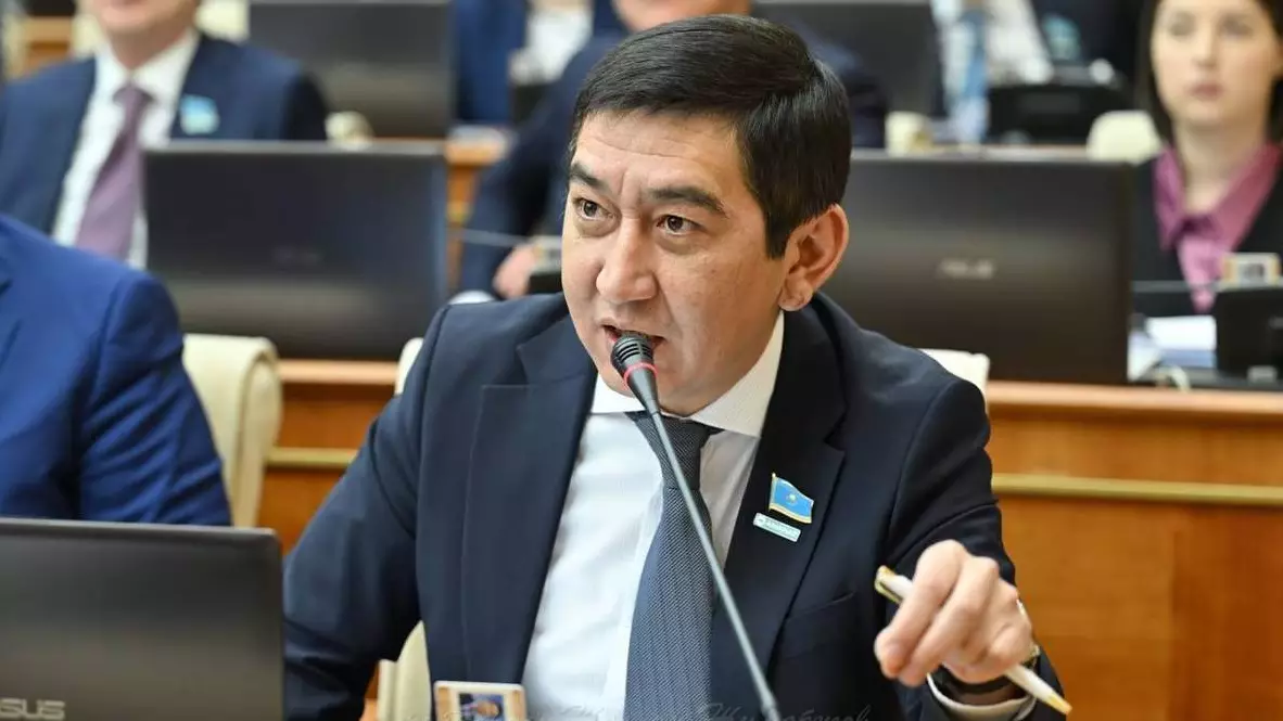 "Қуанышымды жасыруға шамам келмеді": Ринат Зайыт ел асыға күткен жаңалығын айтты (ФОТО)