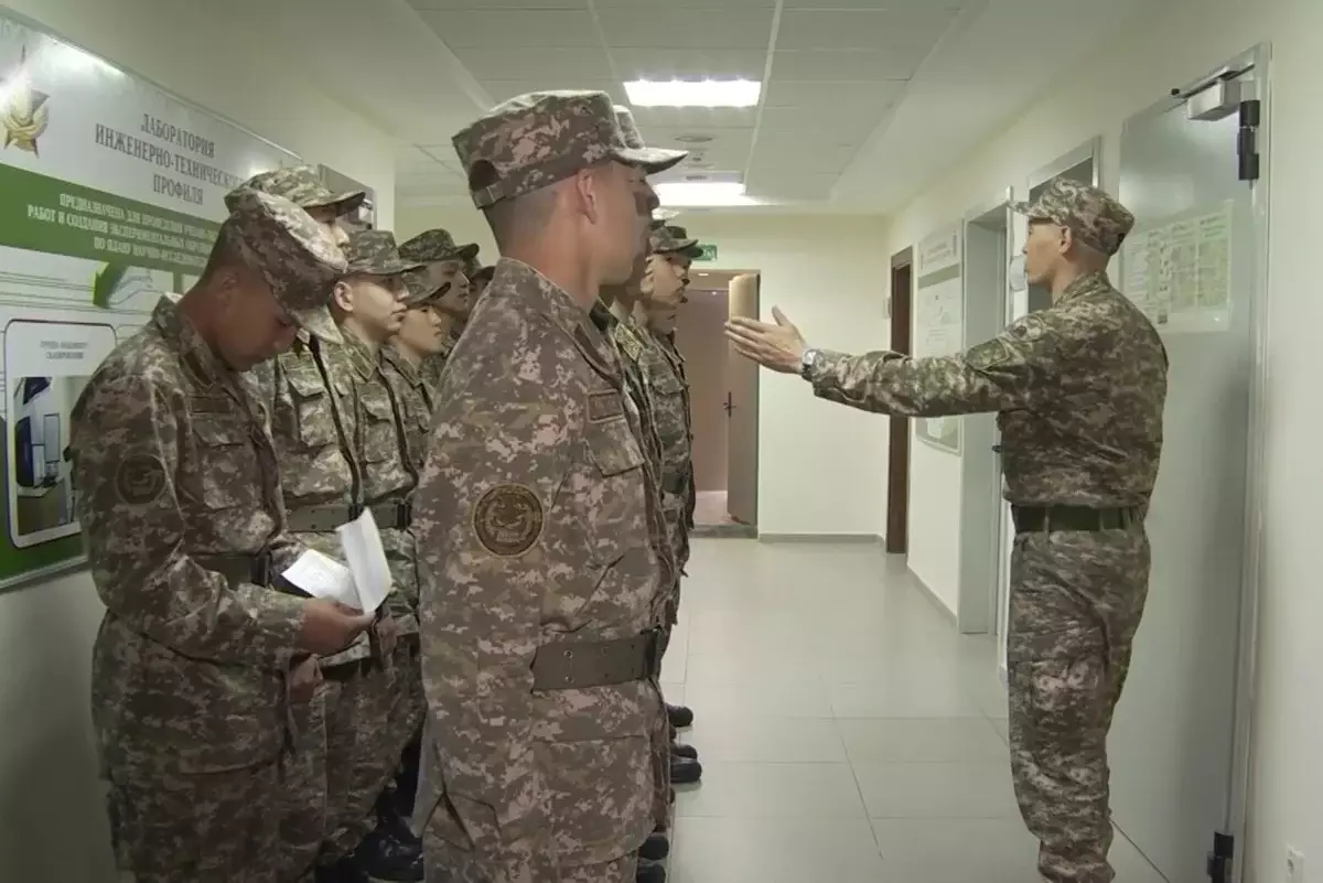 В Казахстане растет интерес к военным специальностям