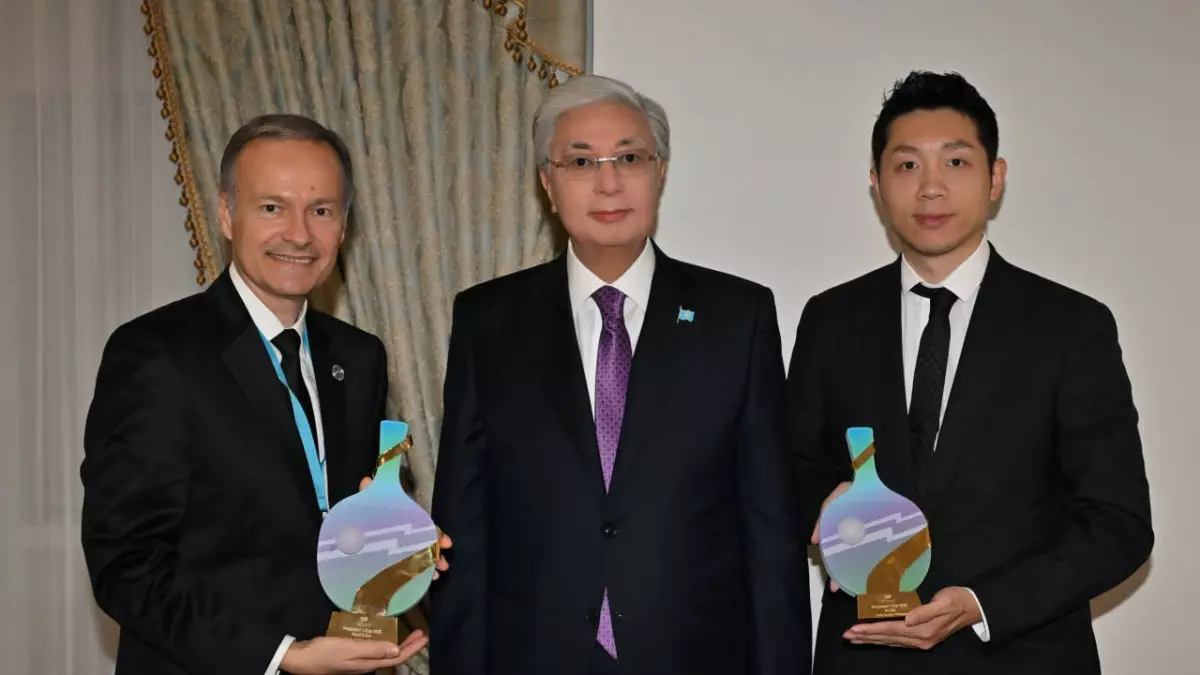 Токаев посетил шоу-матч с мировыми звездами настольного тенниса