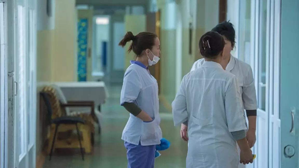 Депутат ӘМСҚ ережелерін қайта қарауды талап етті: науқастар апталап кезек күтіп жүр