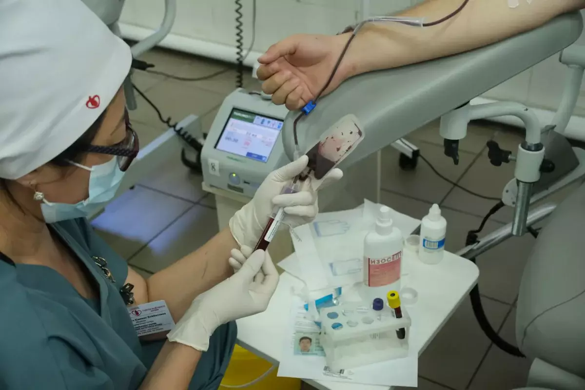 Алматинские онкологи внедрили роботизированную систему для приготовления химиопрепаратов