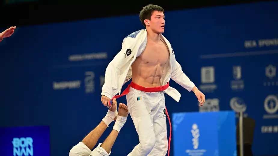 Казахстанец принес золото по джиу-джитсу на юношеской Азиаде