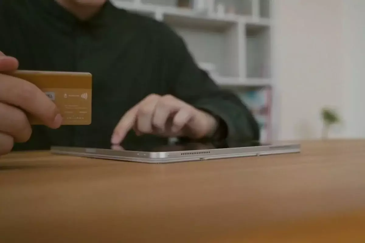 Словно под гипнозом: алматинцы рассказали, как отдали мошенникам десятки миллионов тенге