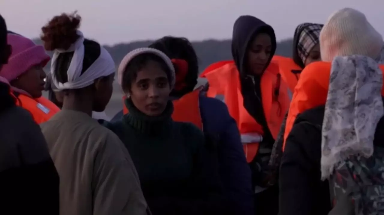 Мигрантов в Британии переселят из отелей в казармы