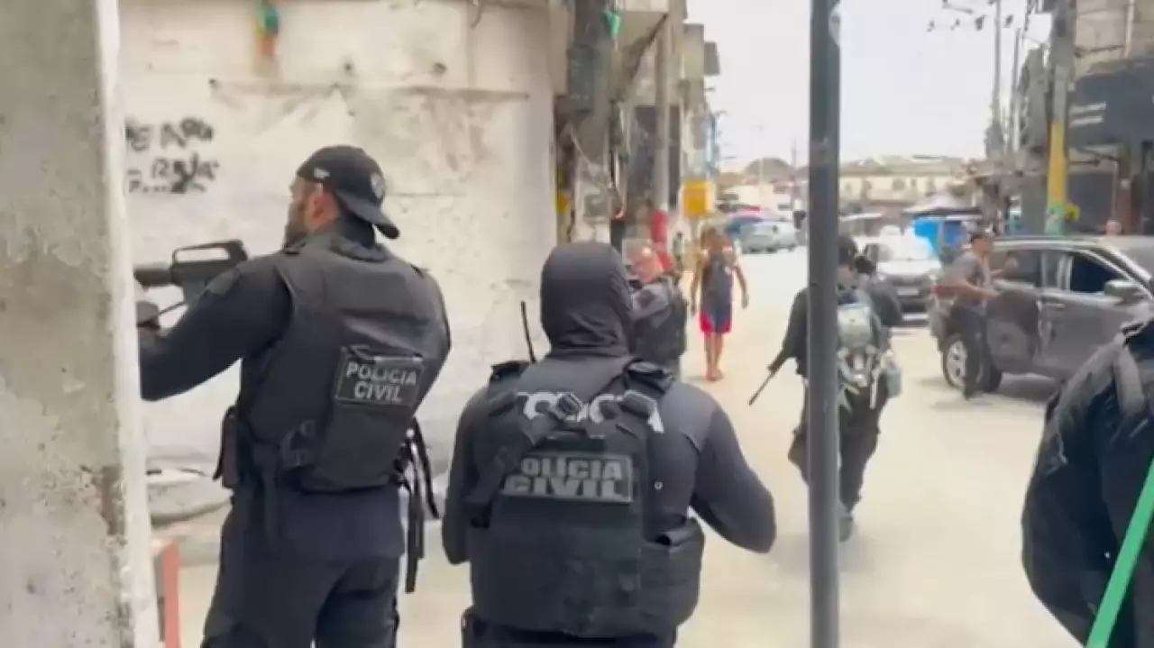 Бои с наркоторговцами в Рио: 64 человека убиты