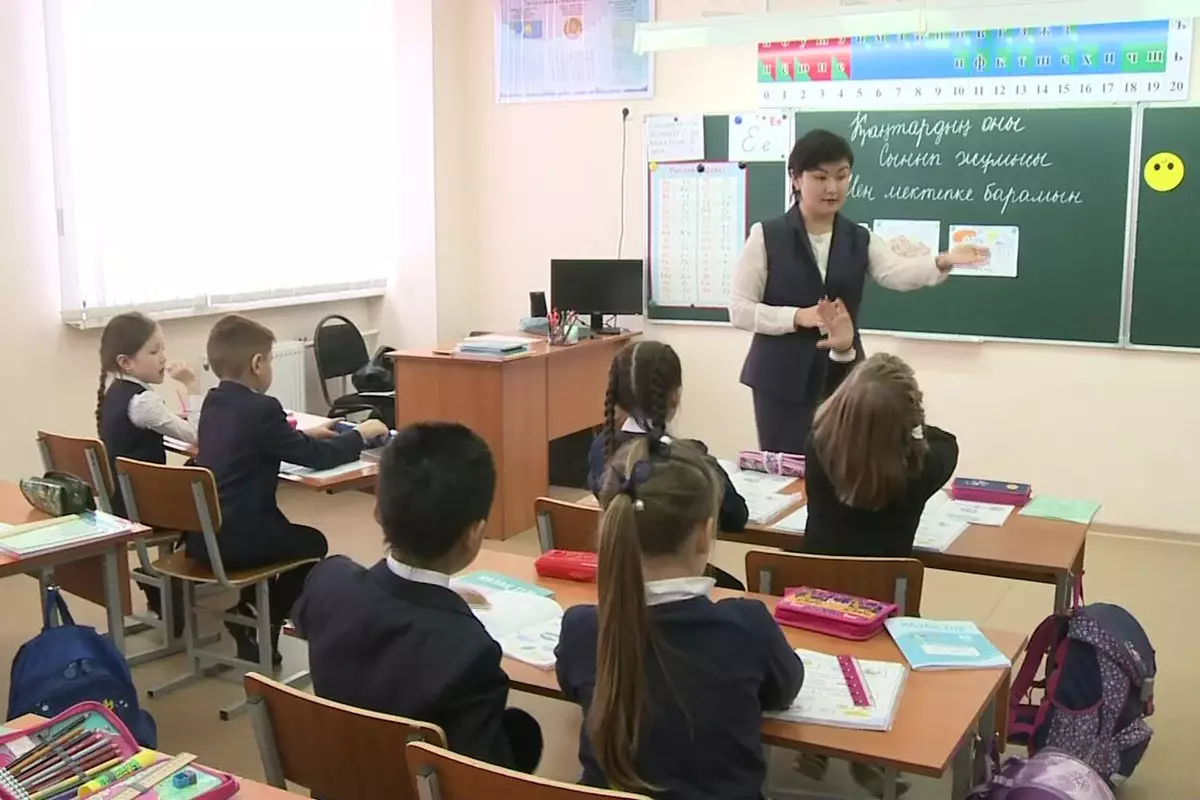 Любовь к родному языку: проект «Тұлпар мініп, ту алған» привлекает тысячи школьников и педагогов