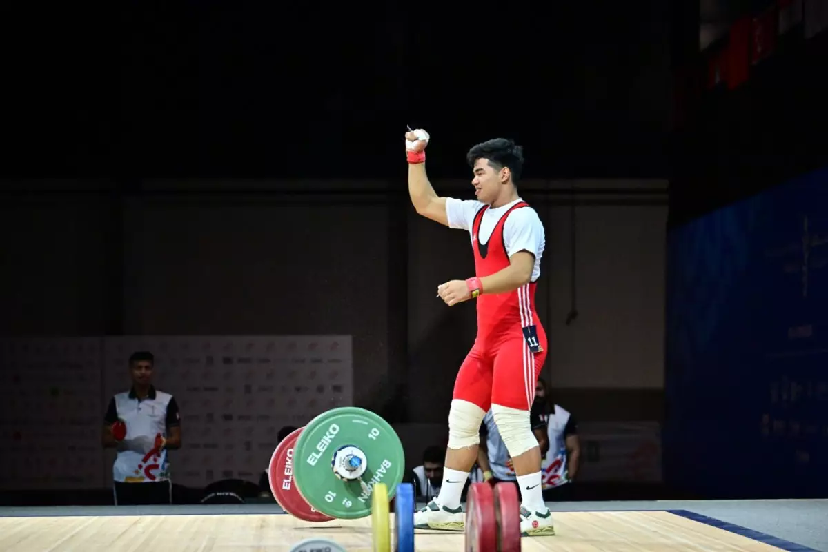 Штангист Нуржан Жумабай поставил рекорд и выиграл юношеские Азиатские игры