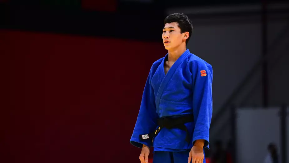 Казахстанец вырвал золото в финале юношеской Азиады