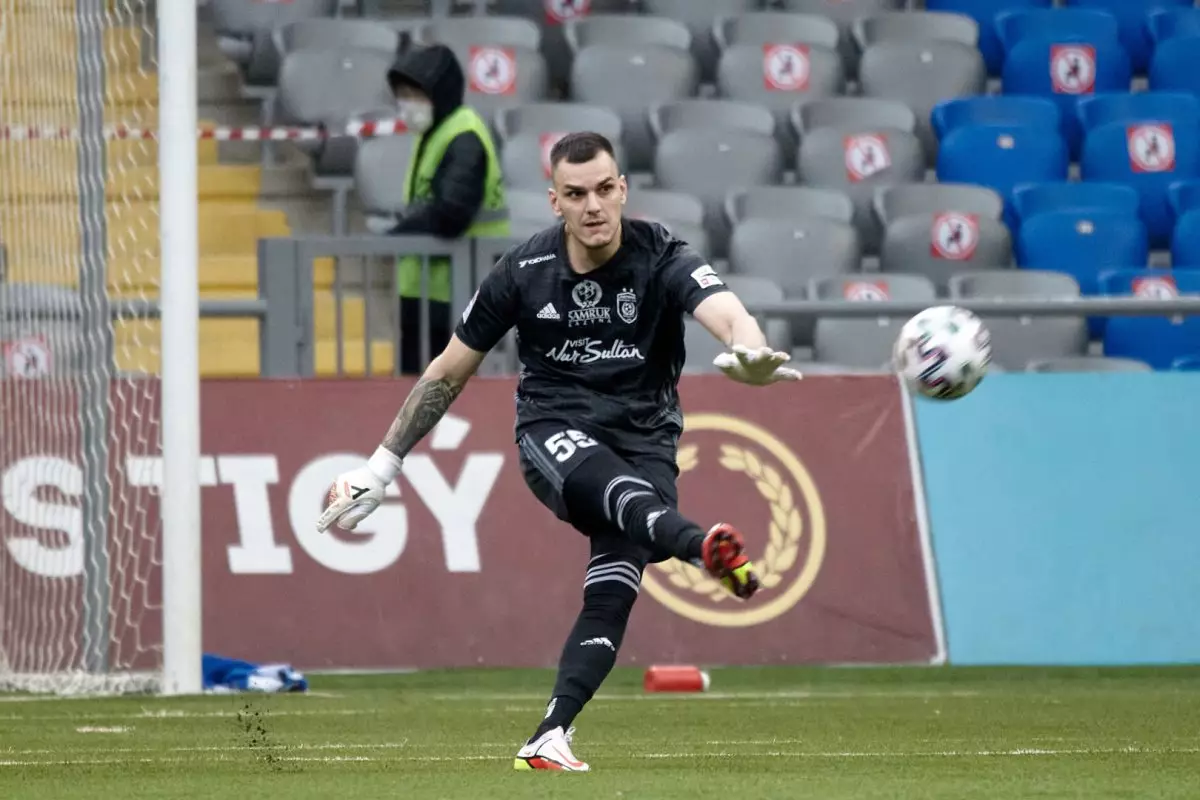 «Хайп важнее чести»: вратарь Кайрата раскритиковал слухи об уходе