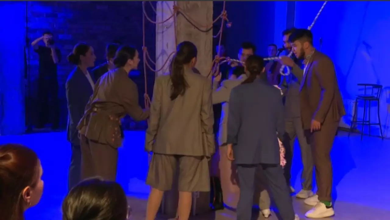 В Астане представили спектакль об аутизме