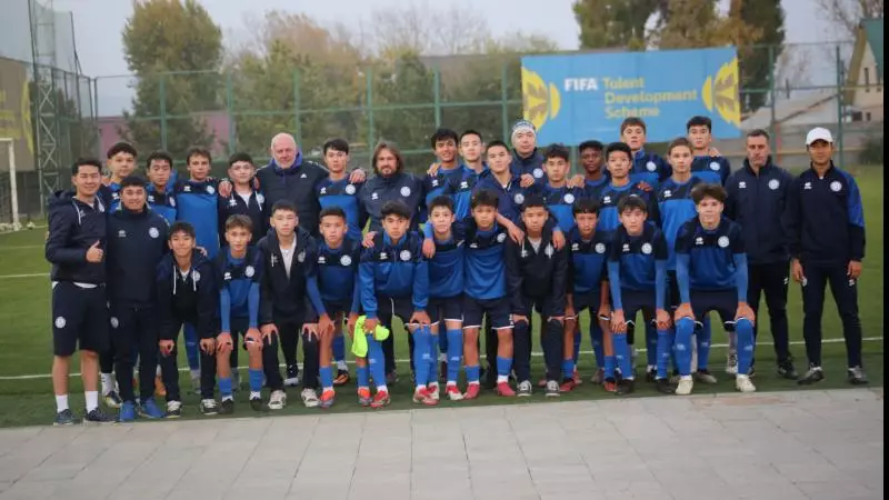 FIFA-ның техникалық сарапшысы ұлттық құрама базасымен танысты