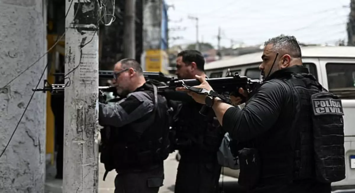 60 наркоторговцев погибли во время самой масштабной спецоперации силовиков в Рио-де-Жанейро