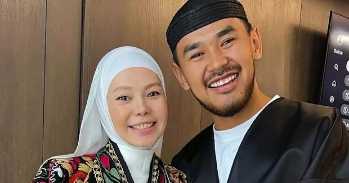  «Ата-анам түбегейлі қарсы болды»: Танымал актер өзінен 8 жас үлкен әйелге қалай үйленгенін айтты 