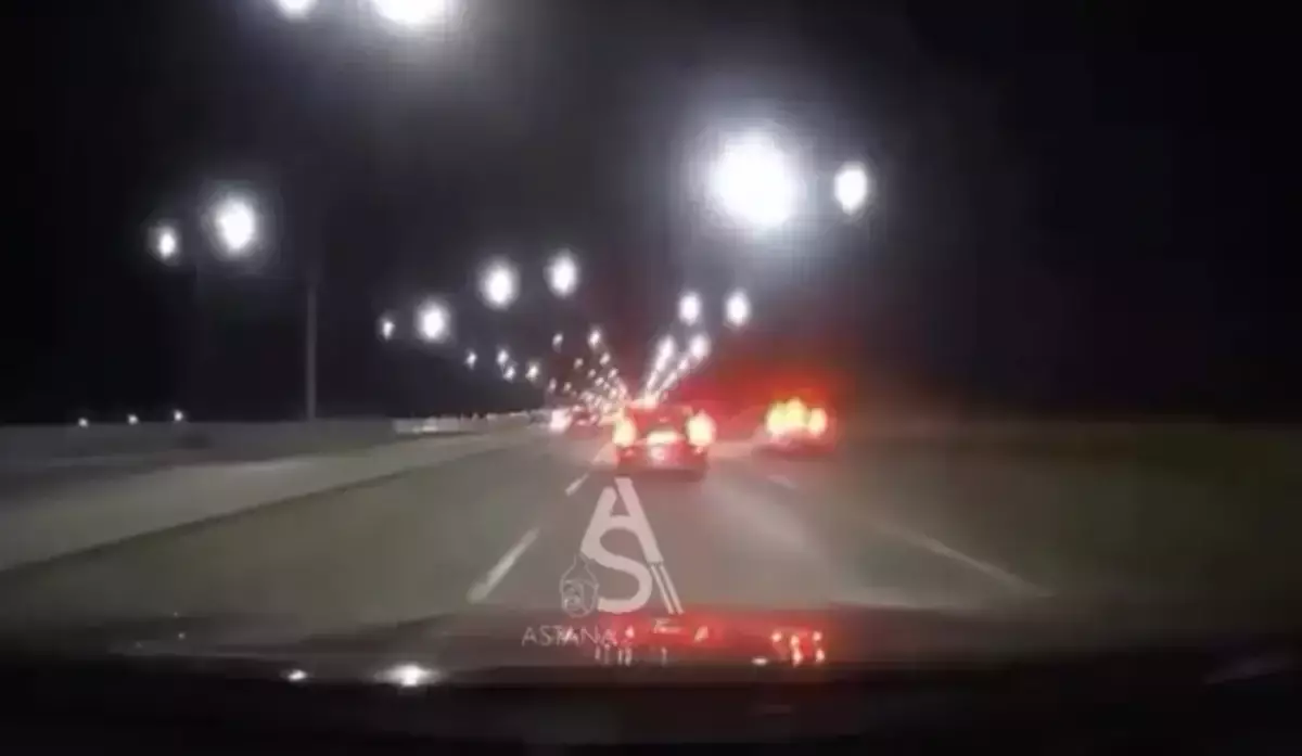 Audi протаранил Volkswagen и вылетел на встречку в Астане (ВИДЕО)