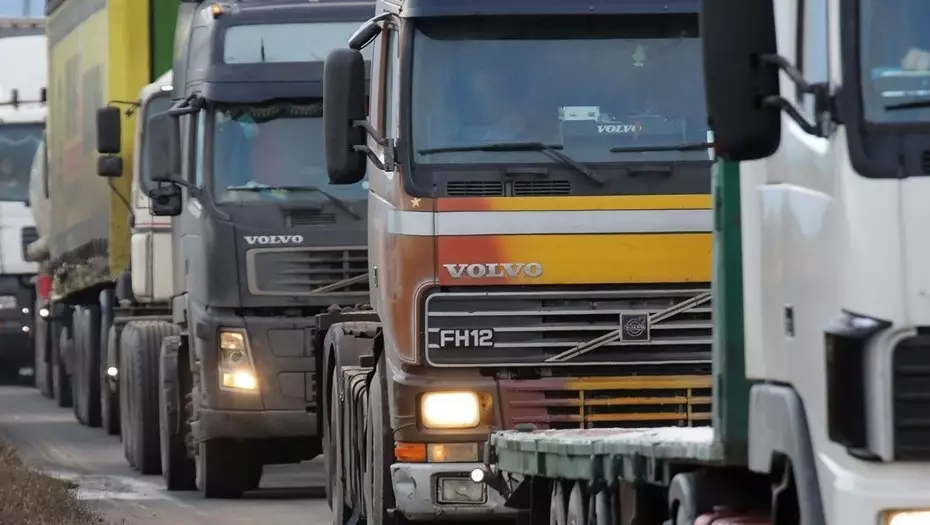 Таможня сообщила об отсутствии проверок и очередей на границе с Казахстаном.