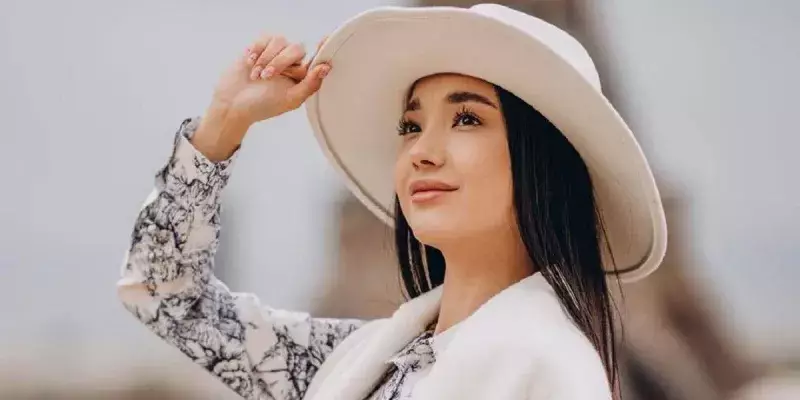 "Адамдар неге сондай тірліктер жасайды?": Блогер Әнел Кенжебекова алаяқтарға алданған  