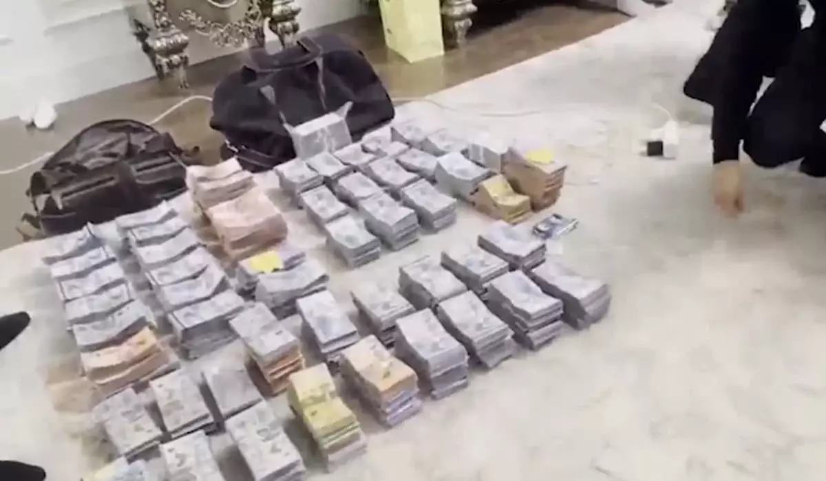 Пачки денег, десятки машин: суд вынес приговор по громкому делу в Шымкенте (ВИДЕО)