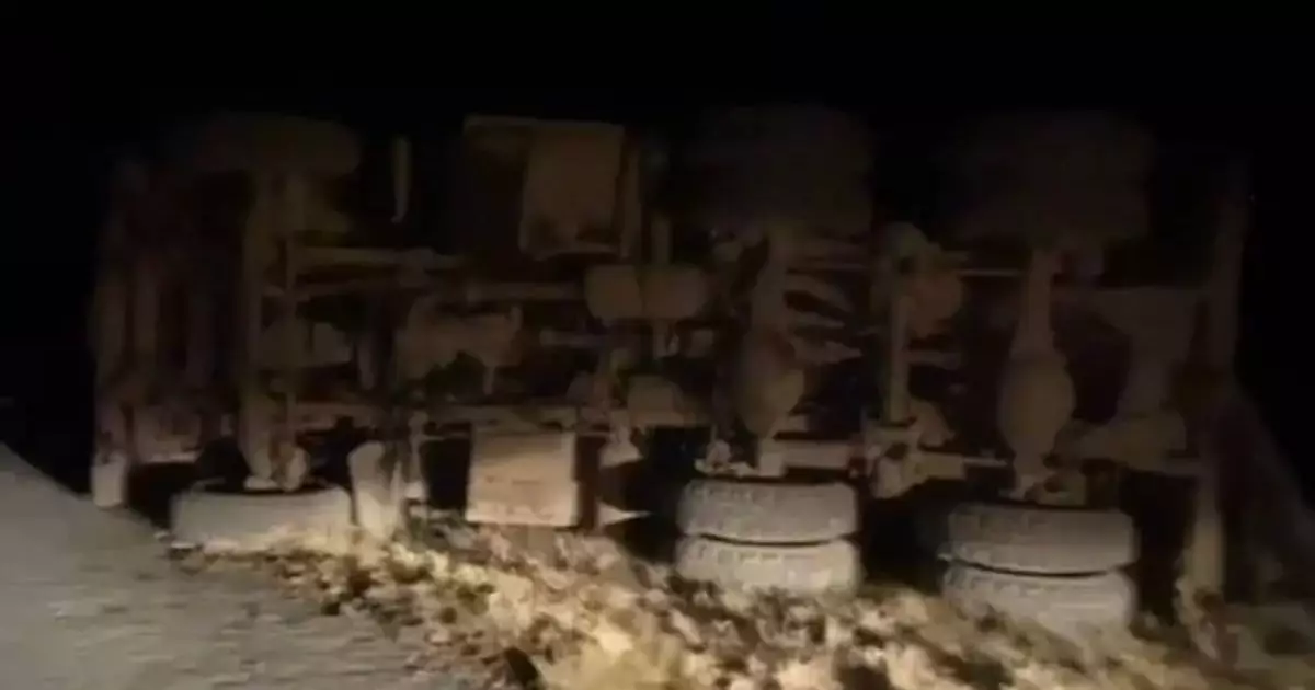  Павлодар облысында КамАЗ аударылып кетті 