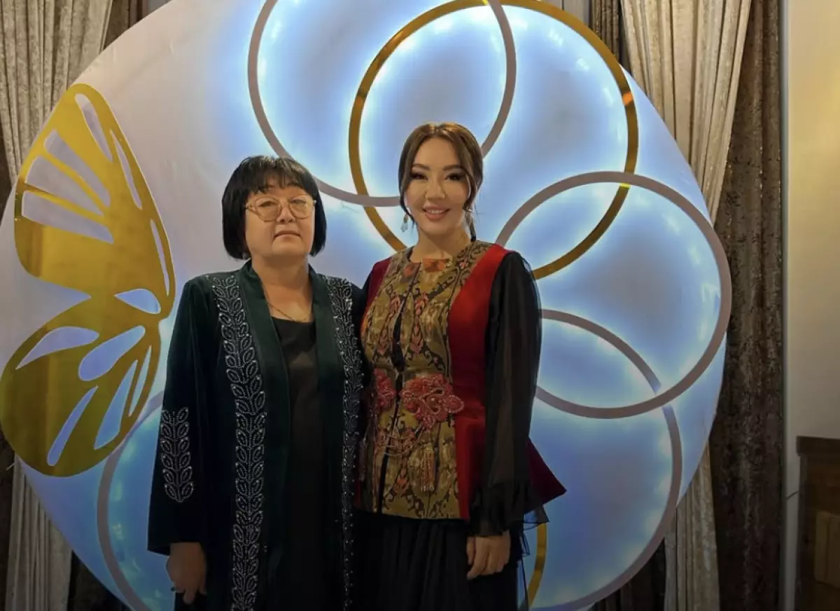 «Бір өліп, бір тірілдім»: Айтыскер Айнұр Тұрсынбаеваның туған сіңілісі қиын жағдайға тап болды