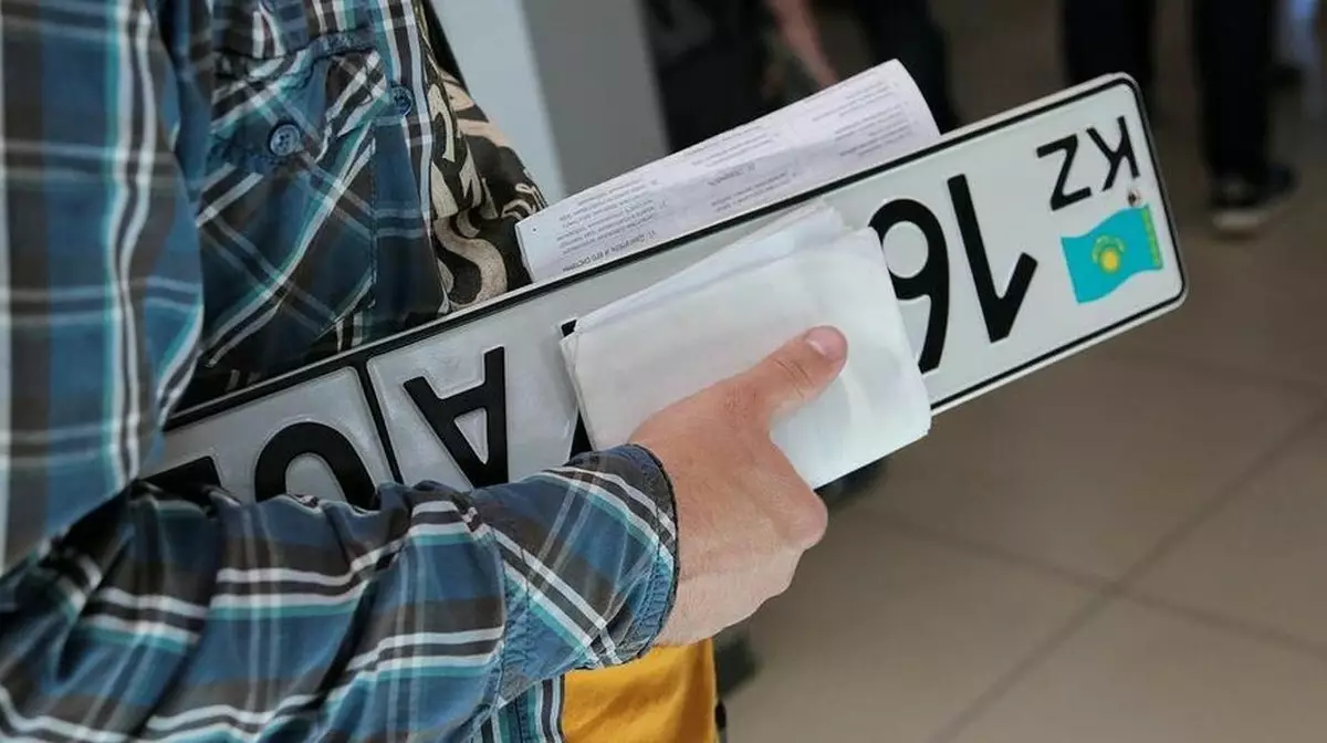 Автомобили стали в два раза реже ставить на учет