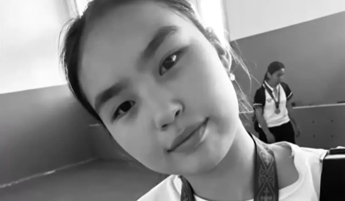 Шымкентте 13 жастағы қызды қағып кеткен банк қызметкері түрмеге емес, үйқамаққа түскен (ВИДЕО)