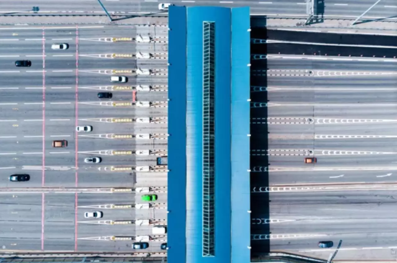 На платных дорогах Казахстана начали фиксировать превышение скорости