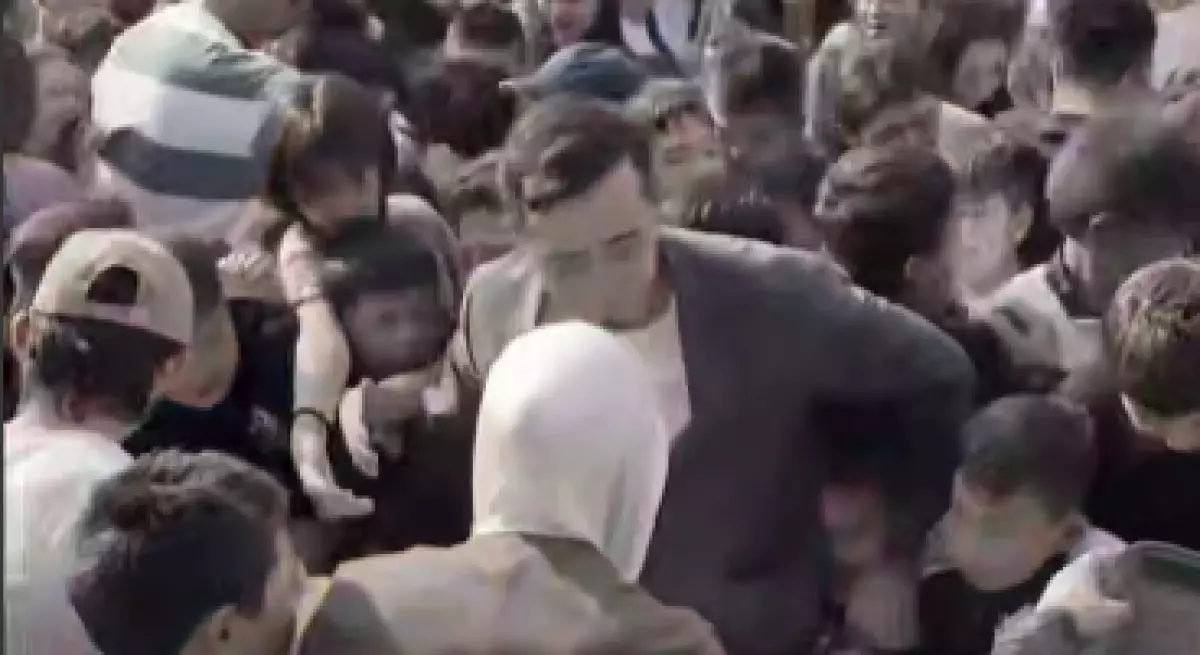 Давка из-за бесплатной раздачи еды произошла в Алматы