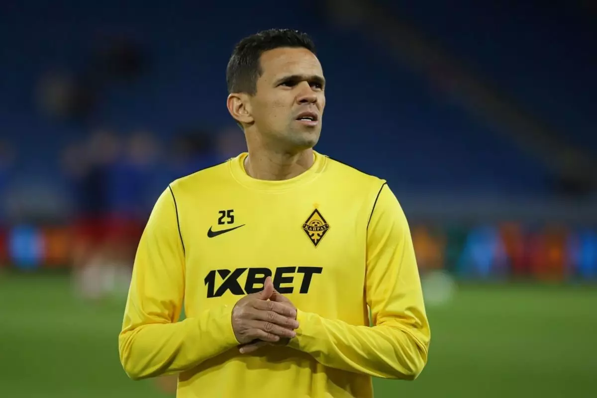 Легенда казахстанского футбола отказался уезжать из страны