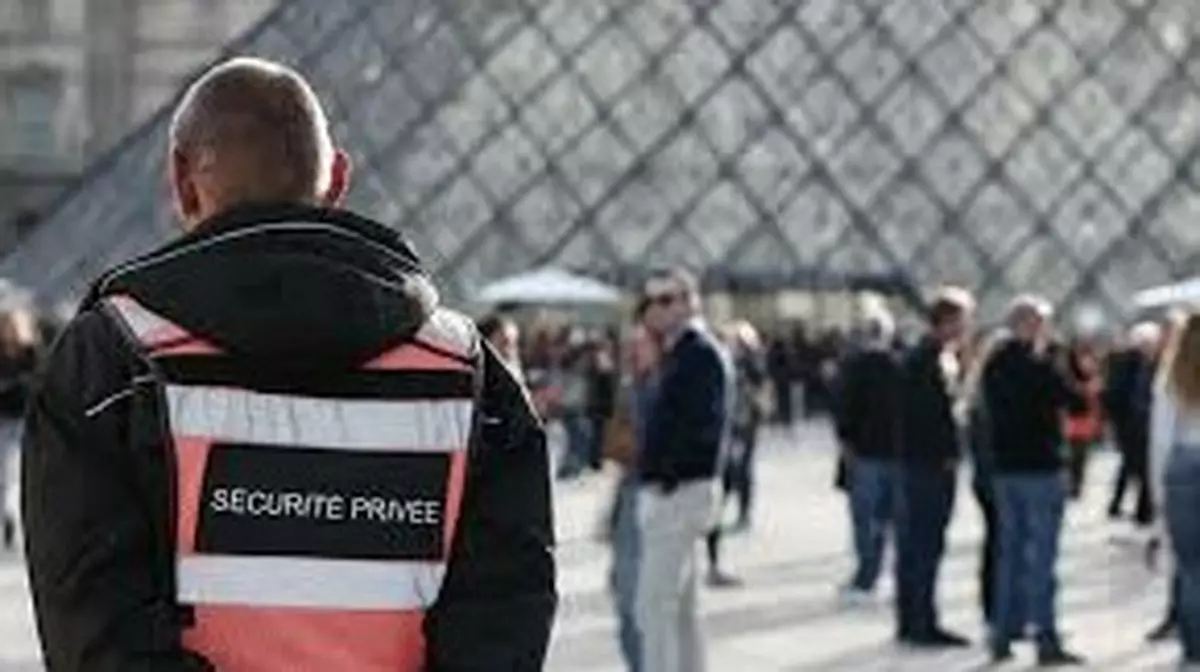 В Париже задержан третий подозреваемый в деле о краже из Лувра