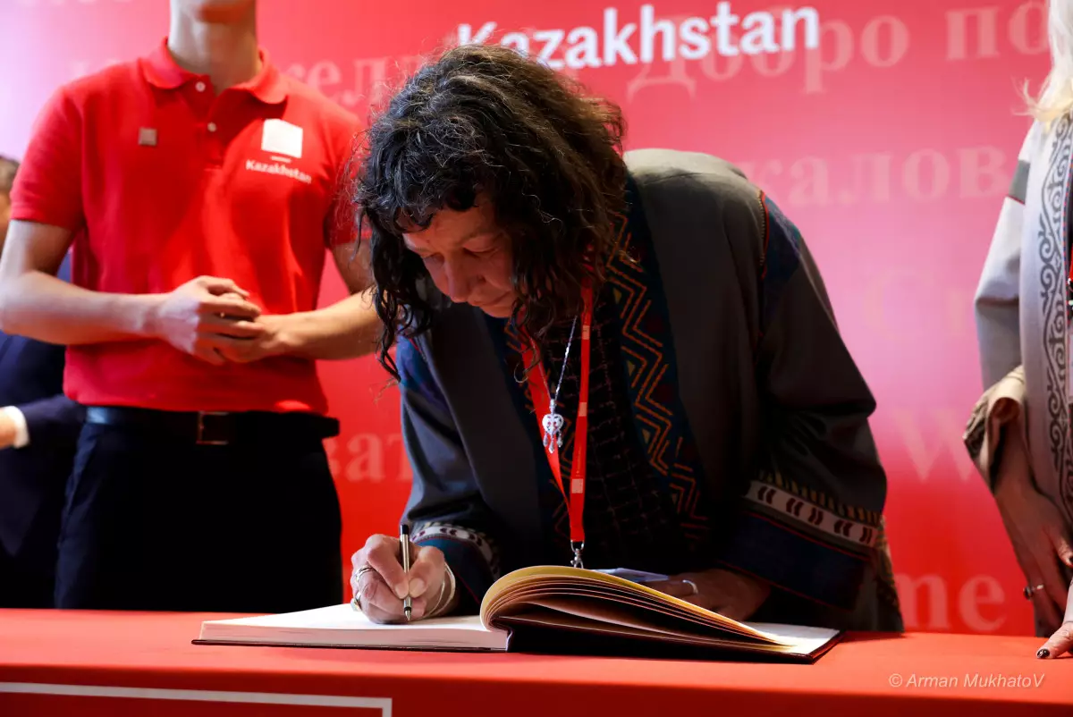 Казахстан впечатляет своим курсом на цифровизацию и развитие AI – Президент Cardiff University