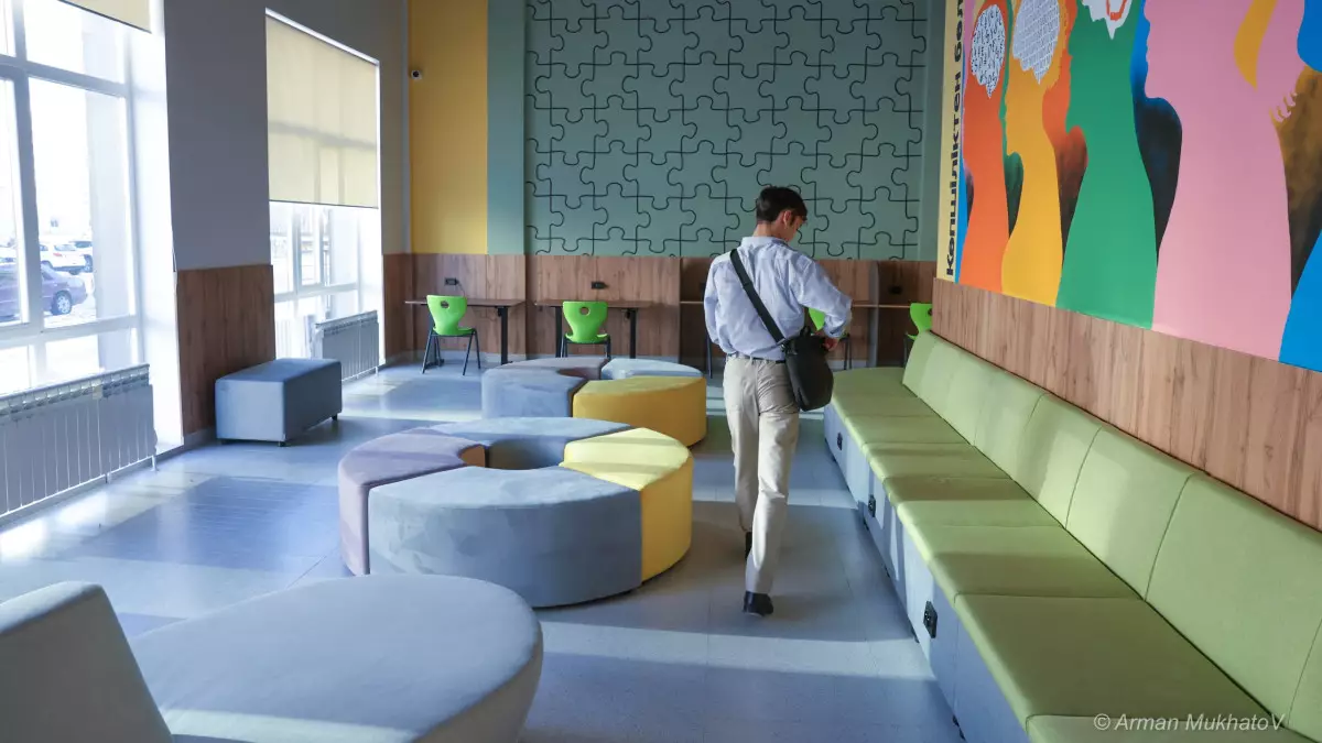 Оқу мен жұмысты үйлестіріп жүрген жастар